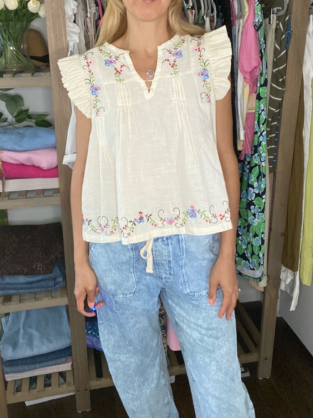 JENNIFER & GRACE Ecru Embroidered Ruffle Sleeve Cotton Top! 🐚 - Picture 4 of 16